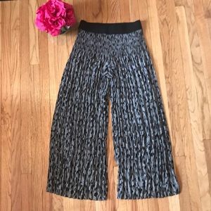 ALFANI Black and White Flow Pants